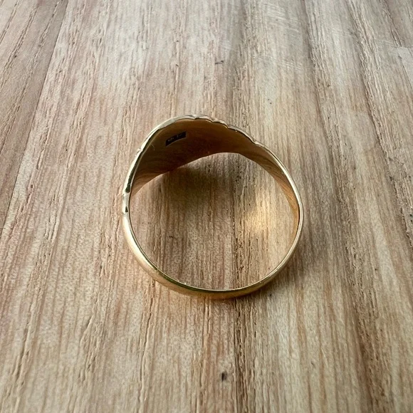 Vintage 14k yellow gold child size 3.25 size signet ring